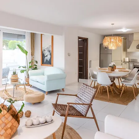 Mary's Vila Nea Artaki