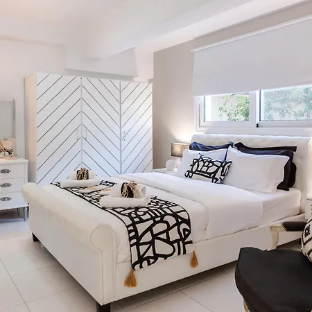 Vila Mary's Nea Artaki